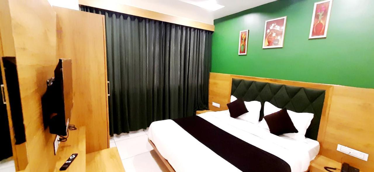 Hotel Suncity Ahmedabad Extérieur photo