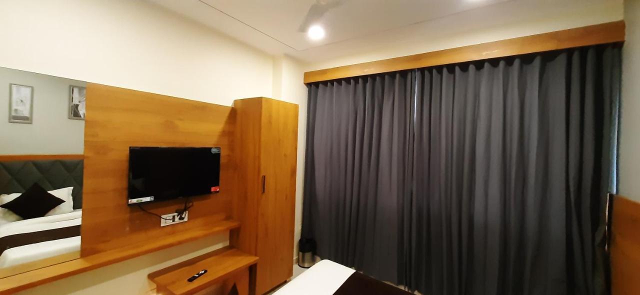 Hotel Suncity Ahmedabad Extérieur photo