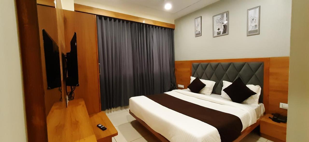 Hotel Suncity Ahmedabad Extérieur photo