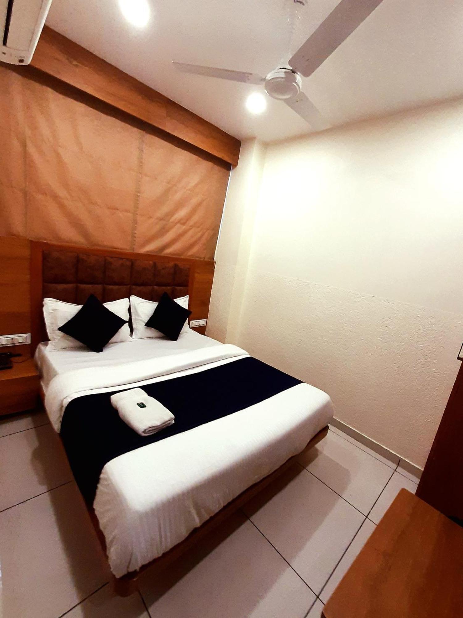 Hotel Suncity Ahmedabad Extérieur photo
