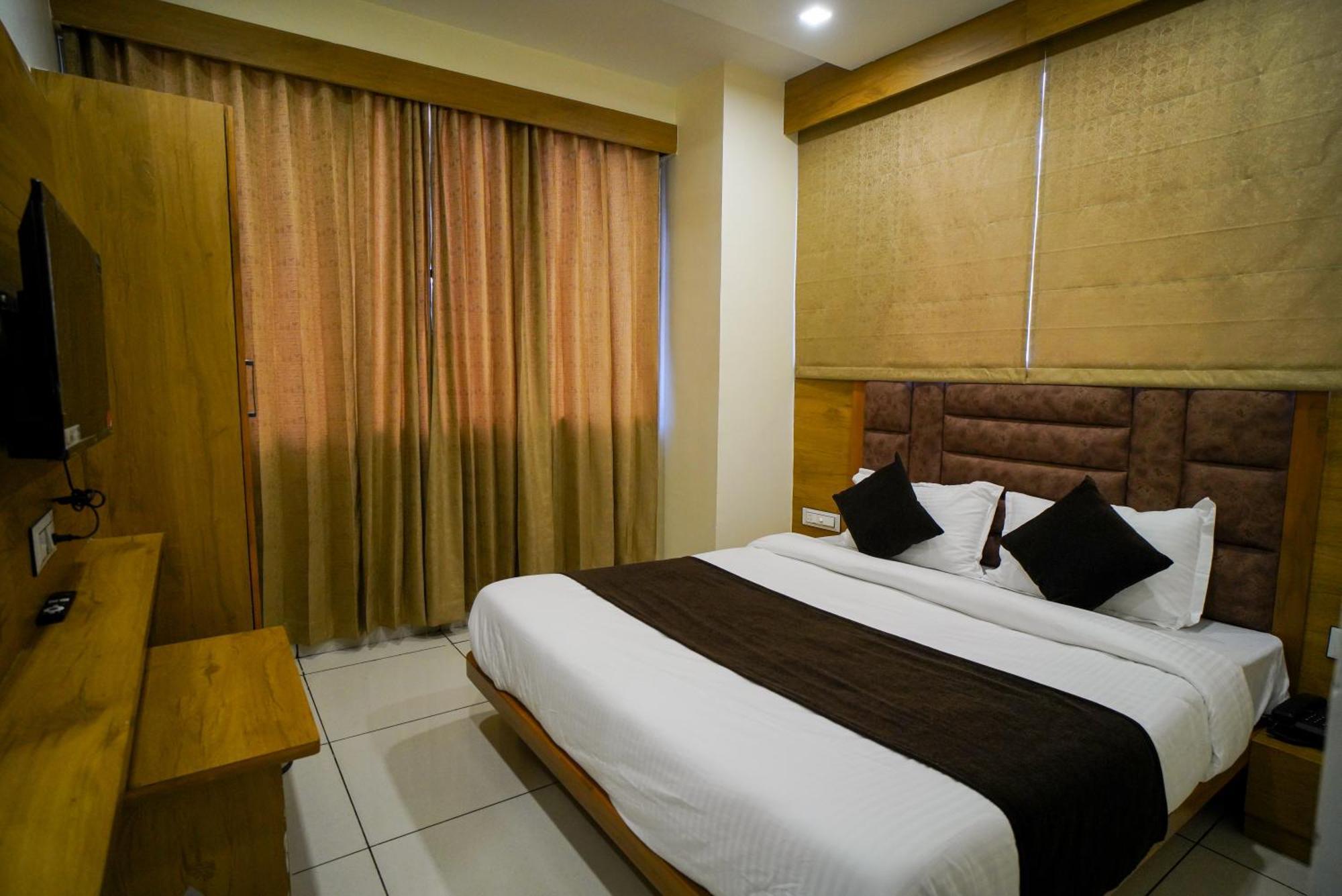 Hotel Suncity Ahmedabad Extérieur photo