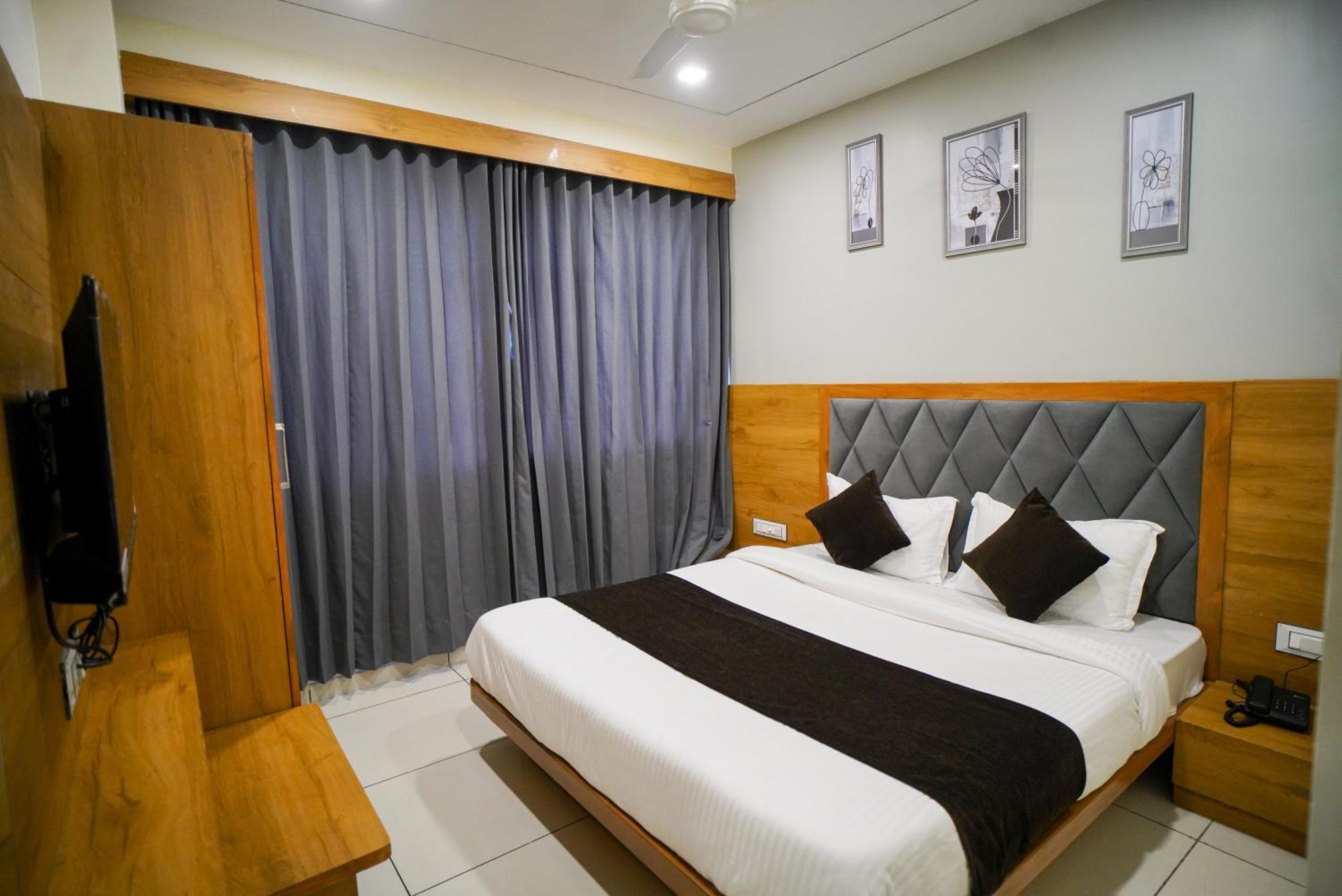 Hotel Suncity Ahmedabad Extérieur photo