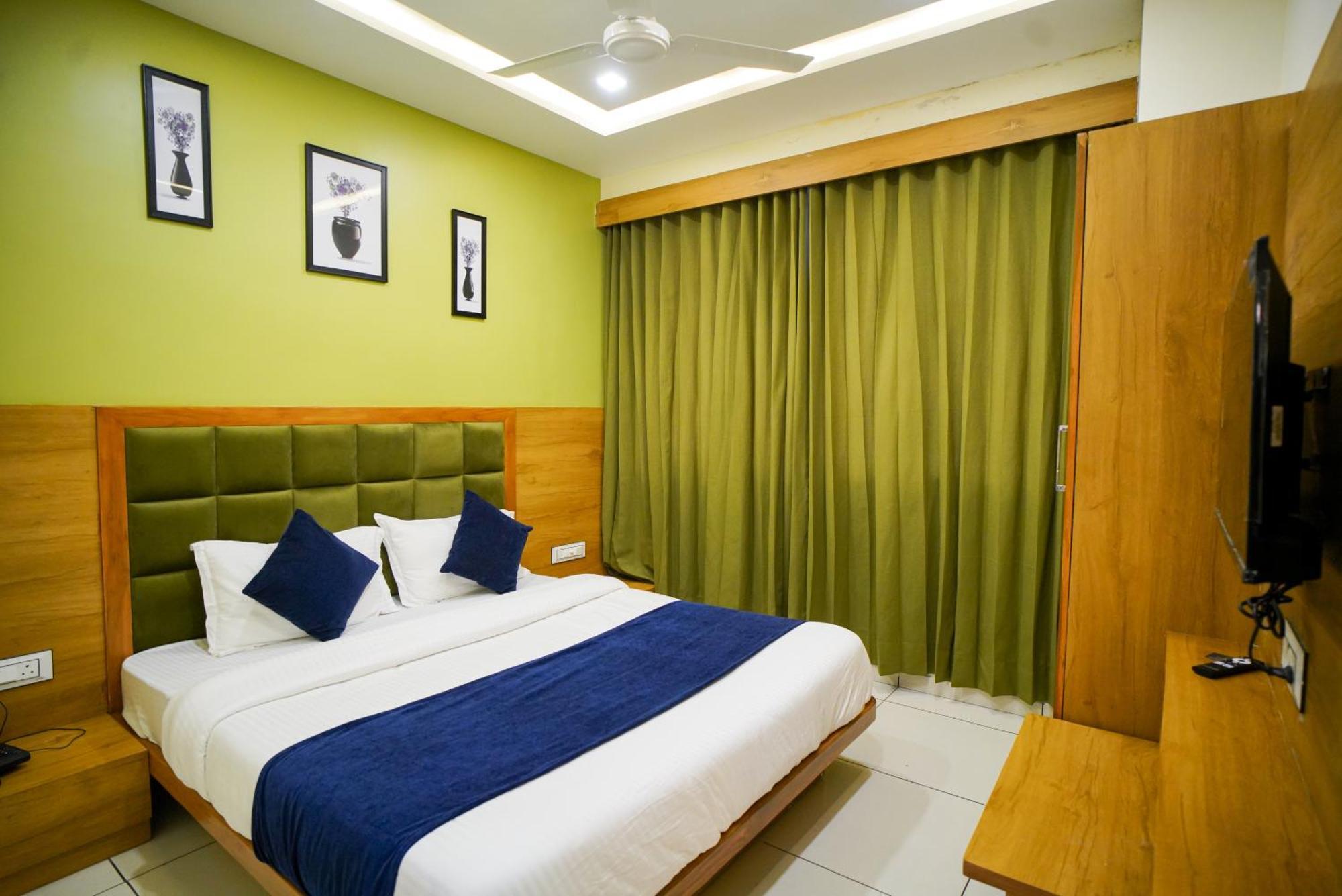 Hotel Suncity Ahmedabad Extérieur photo